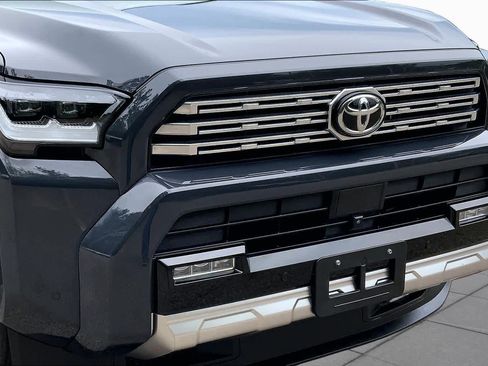 Used 2025 Toyota 4Runner Limited AWD/4WD image 29
