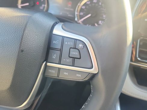 Certified 2023 Toyota Highlander XLE image 26