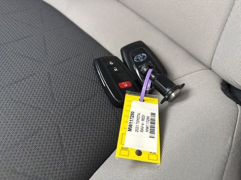 Used 2021 Toyota RAV4 XLE w/ XLE Grade Weather Package AWD/4WD image 25