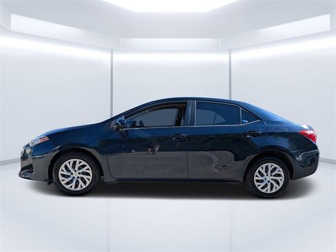 Used 2017 Toyota Corolla L image 6