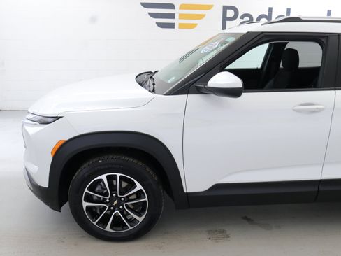 Used 2024 Chevrolet TrailBlazer LT w/ LT Cold Weather Package image 4