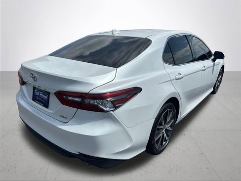 Used 2021 Toyota Camry XLE FWD image 7