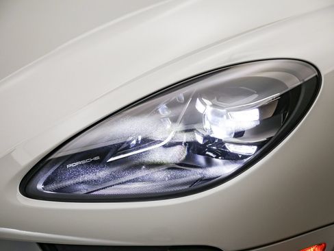 Used 2021 Porsche Macan AWD/4WD image 11