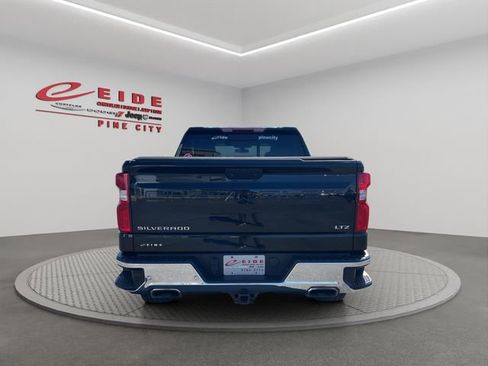 Used 2022 Chevrolet Silverado 1500 LTZ w/ LTZ Convenience Package II AWD/4WD image 5