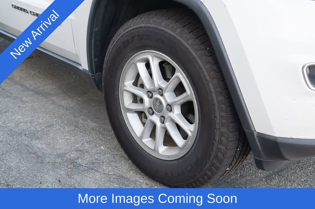Used 2018 Jeep Grand Cherokee Laredo RWD image 10