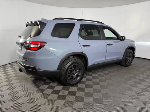 Used 2024 Honda Pilot TrailSport image 5