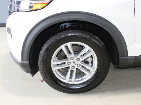 Used 2022 Ford Explorer XLT AWD/4WD image 4