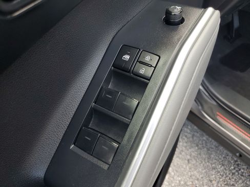 Used 2023 Toyota Highlander LE FWD image 18