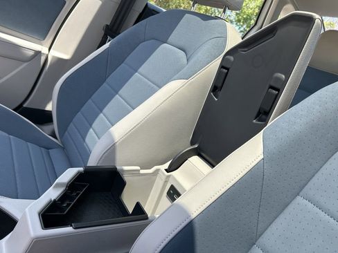 New 2026 Volkswagen Jetta SE FWD image 40