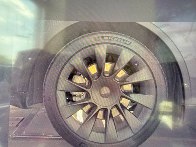 Used 2022 Tesla Model Y Long Range AWD/4WD image 11