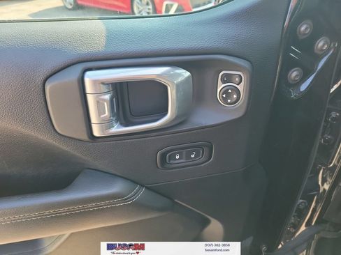 Used 2021 Jeep Wrangler Unlimited Sahara w/ Uconnect 4C Nav & Sound Group AWD/4WD image 11
