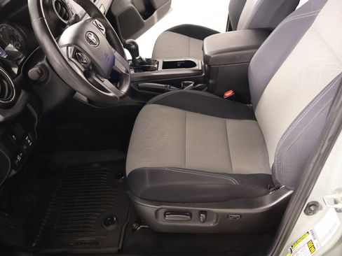 Used 2022 Toyota Tacoma TRD Off-Road image 11