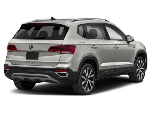 Used 2023 Volkswagen Taos SE w/ Panoramic Sunroof Package AWD/4WD image 2