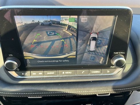 Used 2021 Nissan Rogue SV image 12