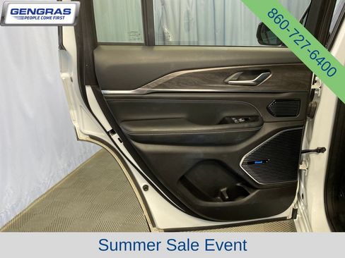 Used 2023 Jeep Grand Cherokee Overland AWD/4WD image 27