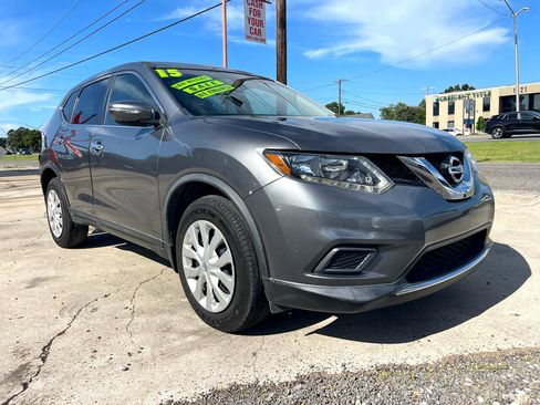 Used 2015 Nissan Rogue S image 3
