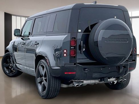 Used 2025 Land Rover Defender 110 X-Dynamic SE image 4