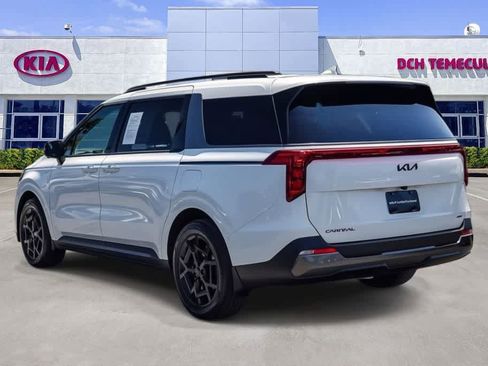 Certified 2025 Kia Carnival SX w/ SX Dark Edition Package FWD image 6