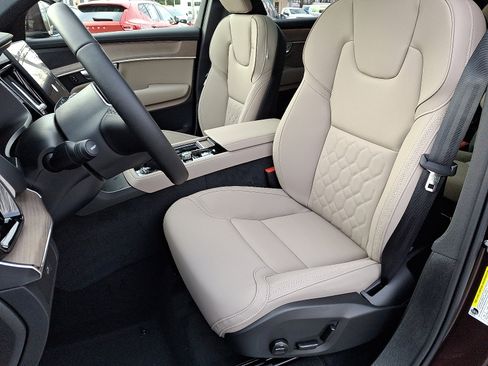 New 2026 Volvo XC90 B6 Plus w/ Protection Package Premier image 8