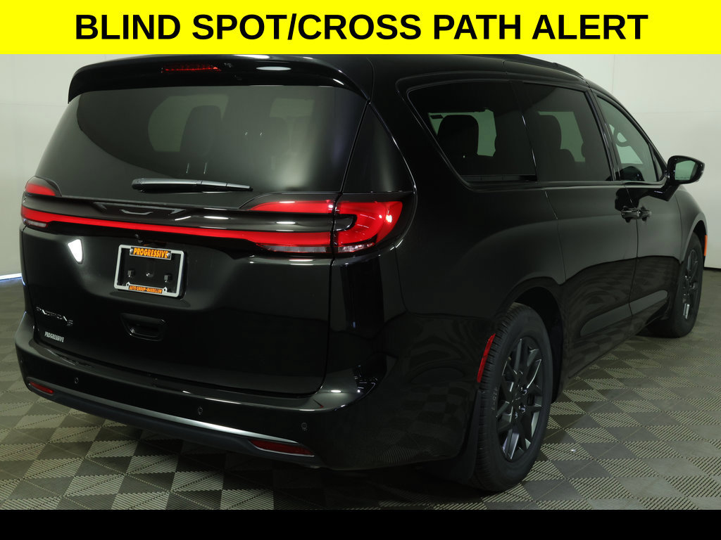 New 2027 Chrysler Pacifica Select w/ S Appearance Package FWD image 8
