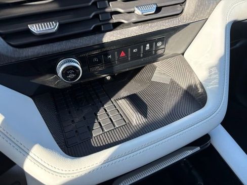 Used 2025 Ford Explorer Platinum w/ Ultimate Package image 36