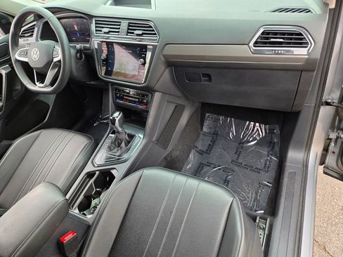 Used 2023 Volkswagen Tiguan SE FWD image 21