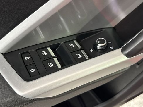 Used 2025 Audi Q3 2.0T Premium image 19