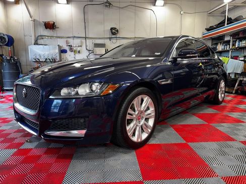 Used 2018 Jaguar XF Premium RWD image 3