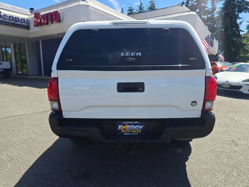 Used 2019 Toyota Tacoma TRD Off-Road w/ Technology Package AWD/4WD image 6