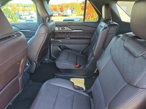 Used 2025 Ford Explorer Platinum w/ Ultimate Package image 13