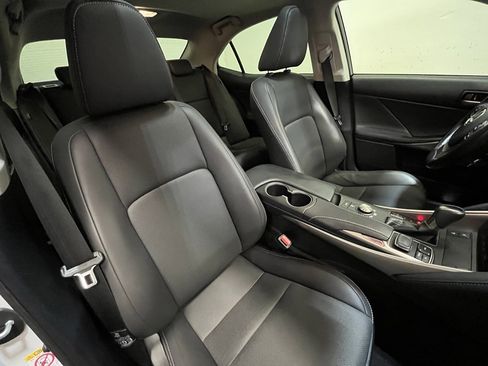 Used 2018 Lexus IS 300 image 12