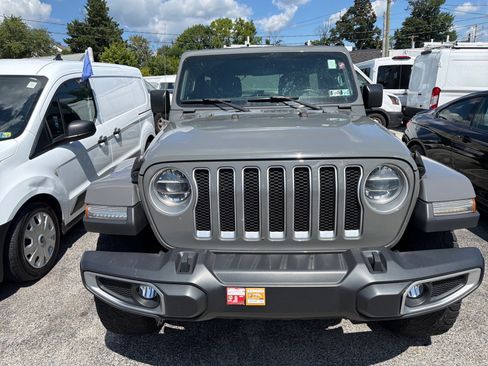 Used 2018 Jeep Wrangler Unlimited Sahara AWD/4WD image 2