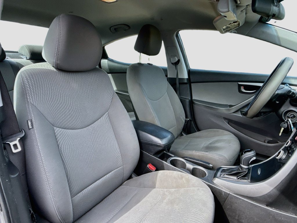 Used 2014 Hyundai Elantra SE FWD image 30