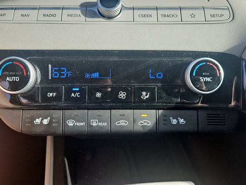 Used 2024 Hyundai Elantra Limited image 17