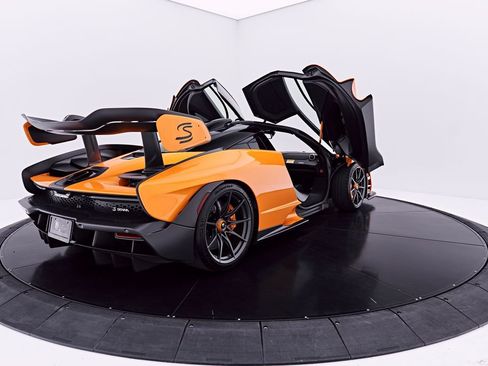 Used 2019 McLaren Senna RWD image 23
