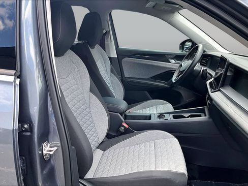 Used 2025 Volkswagen Tiguan S FWD image 8