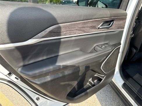 Used 2022 Jeep Grand Cherokee L Limited image 11