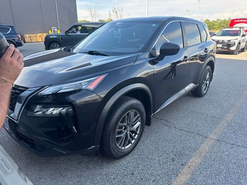 Used 2021 Nissan Rogue S FWD image 1