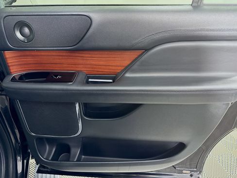 Used 2024 Lincoln Navigator L Premiere image 27