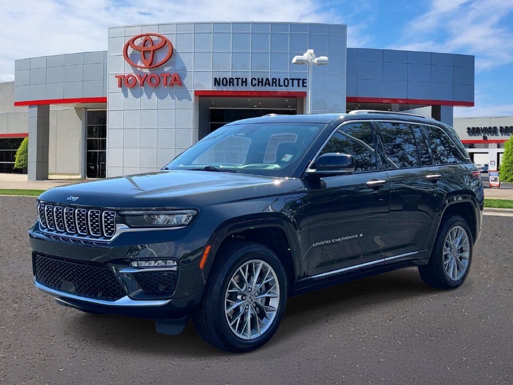 Used 2023 Jeep Grand Cherokee Summit w/ Advanced Protech Group IV AWD/4WD image 5