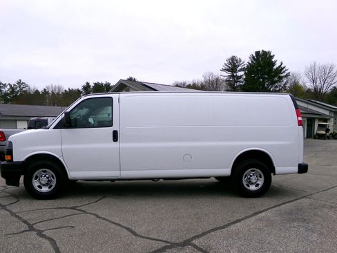 Used 2018 Chevrolet Express 3500 Extended w/ Driver Convenience Package image 2