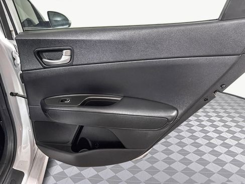 Used 2018 Kia Optima S image 25