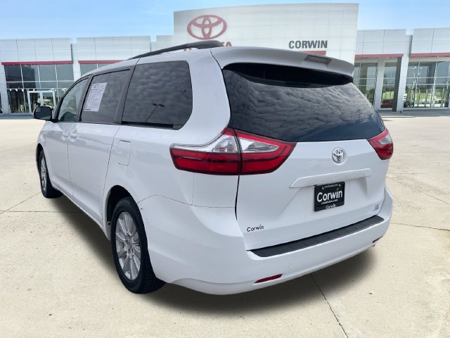 Used 2017 Toyota Sienna LE AWD/4WD image 3
