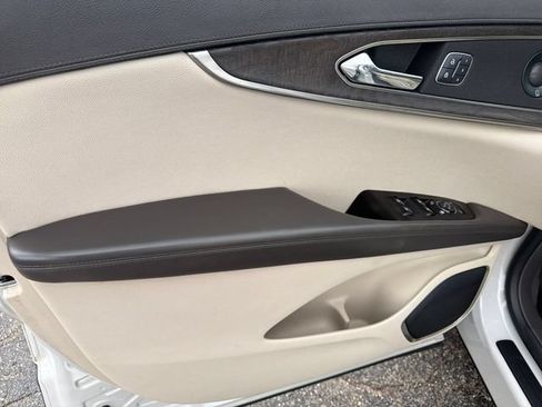 Certified 2020 Lincoln Nautilus Reserve AWD/4WD image 12