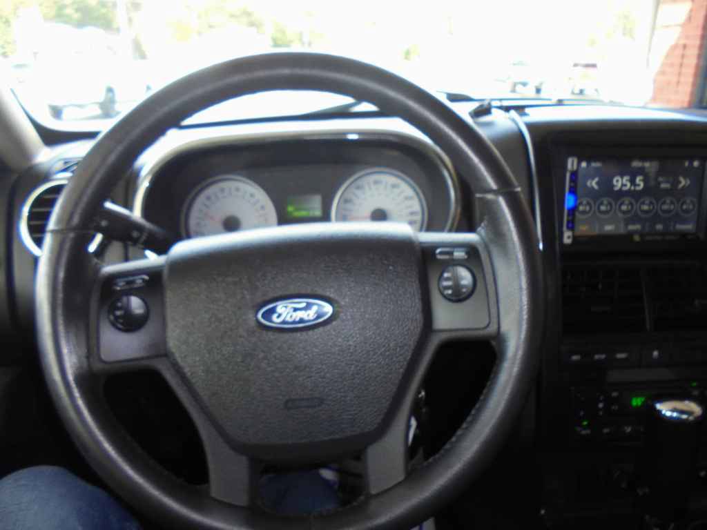 Used 2008 Ford Explorer Sport Trac Limited RWD image 6