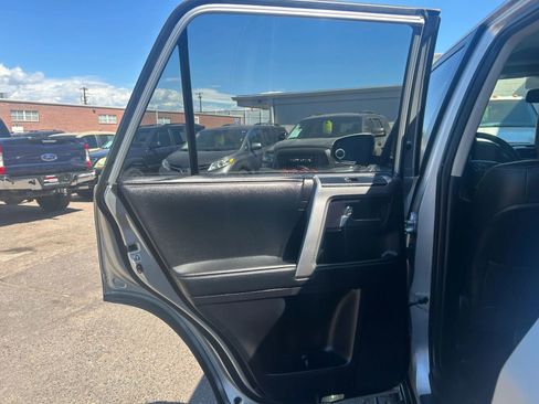 Used 2014 Toyota 4Runner SR5 Premium image 30