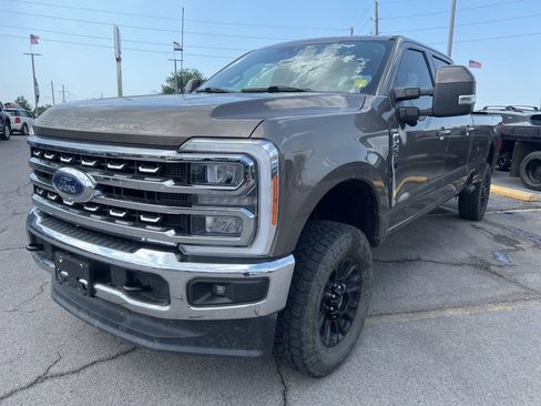 Used 2023 Ford F250 Lariat AWD/4WD image 2