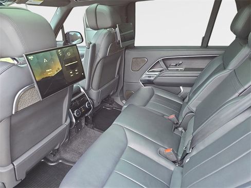 Used 2024 Land Rover Range Rover Long Wheelbase Autobiography image 15