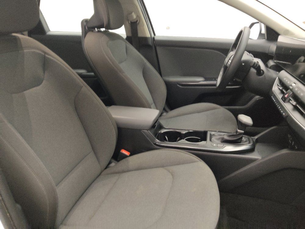 Used 2025 Kia K4 FWD image 21