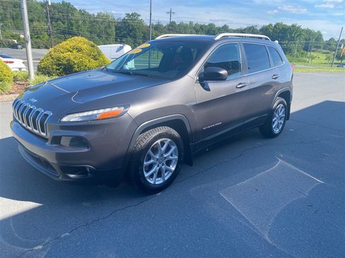 Used 2014 Jeep Cherokee Latitude w/ Trailer Tow Group FWD image 3